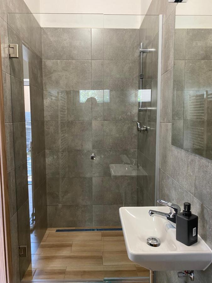 Cerna Ruze - Apartman 7 Plzen Luaran gambar