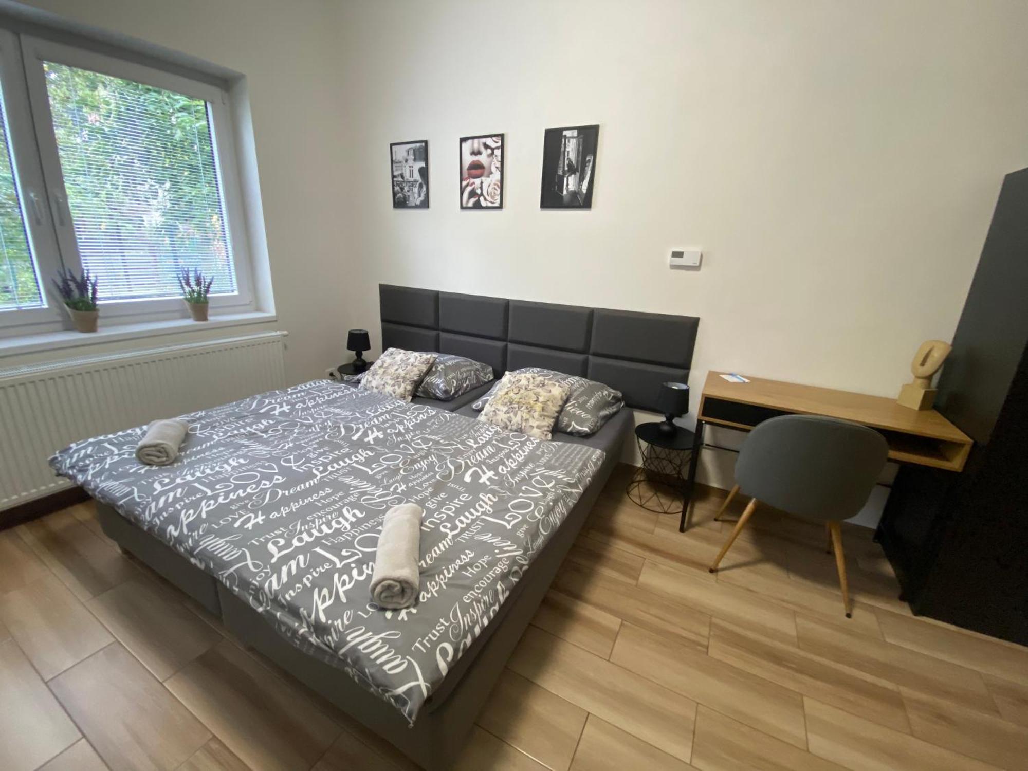 Cerna Ruze - Apartman 7 Plzen Luaran gambar